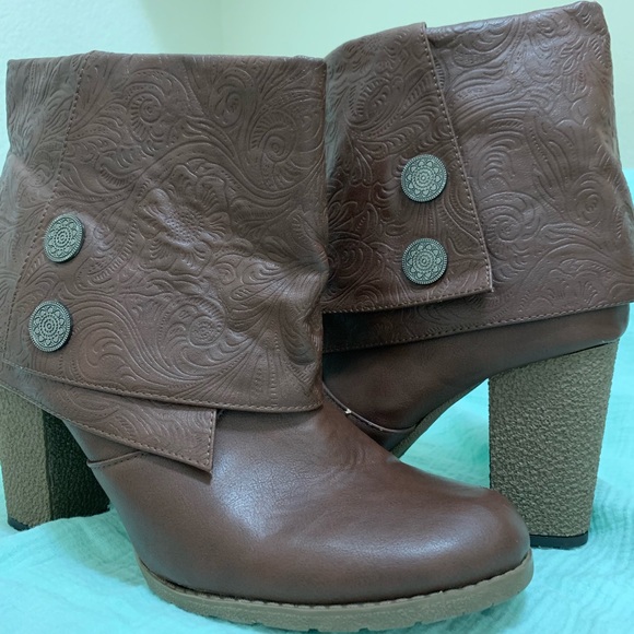 Muk Luks heeled booties - Picture 3 of 4